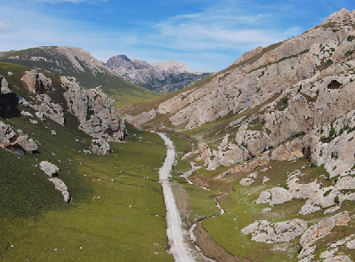 【&ldquo;飛閱&rdquo;中國(guó)】戳這里！領(lǐng)略秋日天峻溝的奇美壯麗